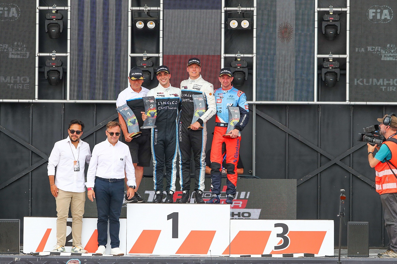 TCR World Tour: Girolami al podio, Guerrieri y Montenegro en el Top 10 en la 3ra final en Valencia TCR World Tour: Girolami al podio, Guerrieri y Montenegro en el Top 10 en la 3ra final en Valencia