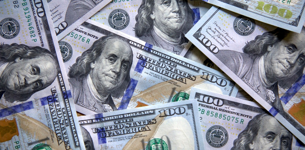 D&oacute;lar hoy en Argentina: a cu&aacute;nto cerr&oacute; este viernes y qu&eacute; se puede esperar para el cierre de 2025