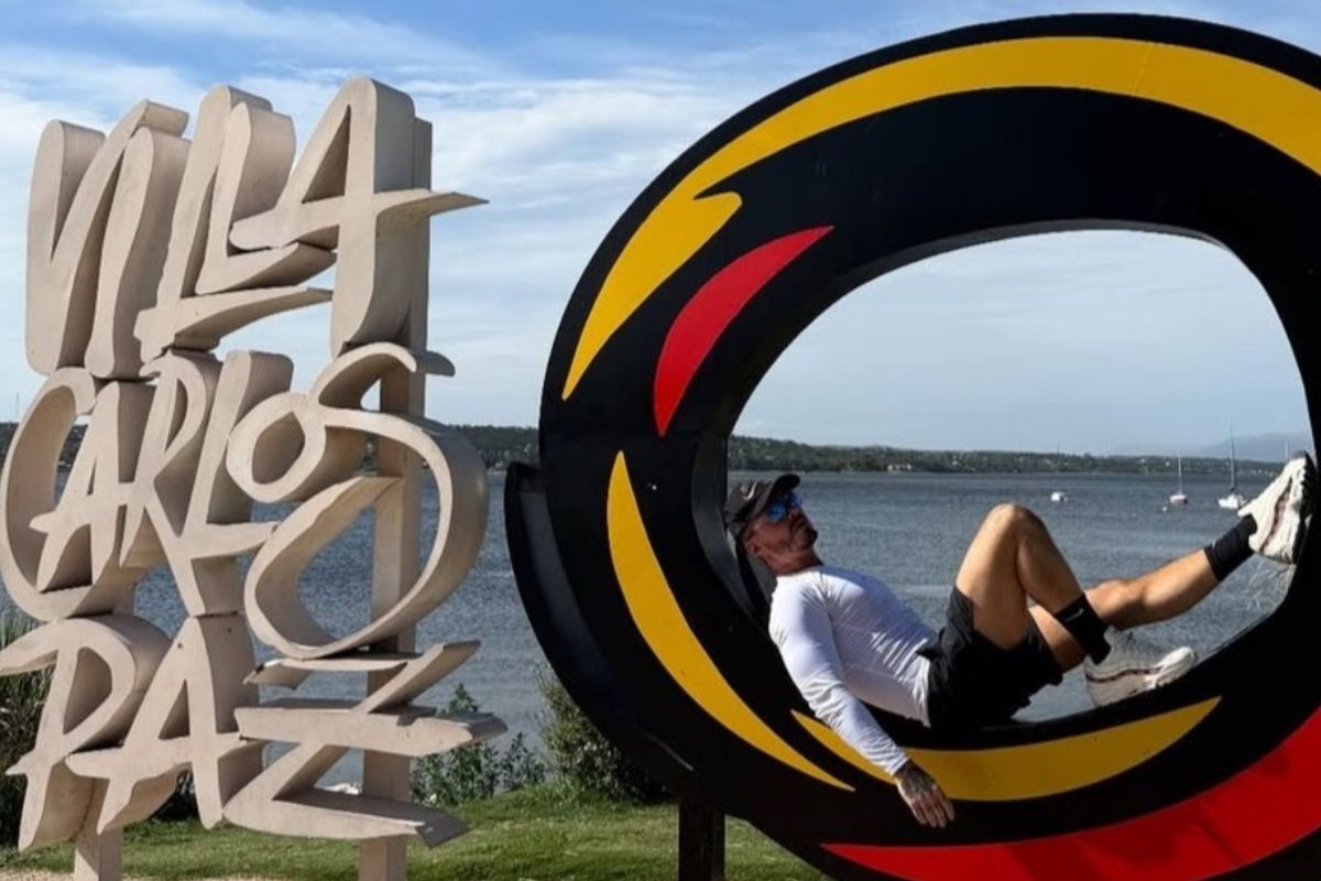 J Balvin eligi&oacute; Carlos Paz para unas vacaciones serranas entre familia y tradiciones