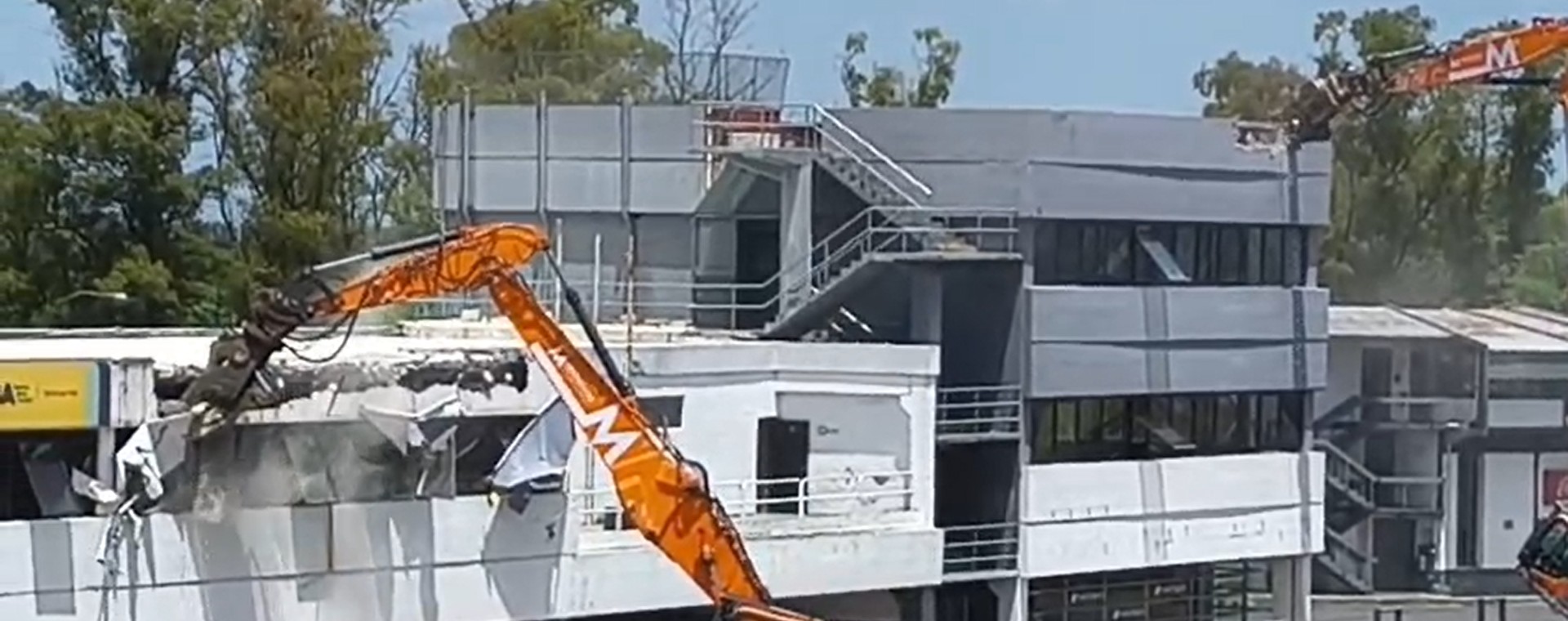 Comenzaron las obras en el G&aacute;lvez: as&iacute; inici&oacute; la demolici&oacute;n del sector de boxes