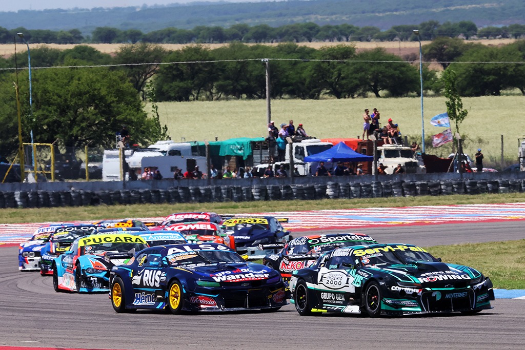 Con más de 300 carreras, un referente tuvo un acto de amor hacia su hijo para que este inicie su camino hacia el TC Con más de 300 carreras, un referente tuvo un acto de amor hacia su hijo para que este inicie su camino hacia el TC