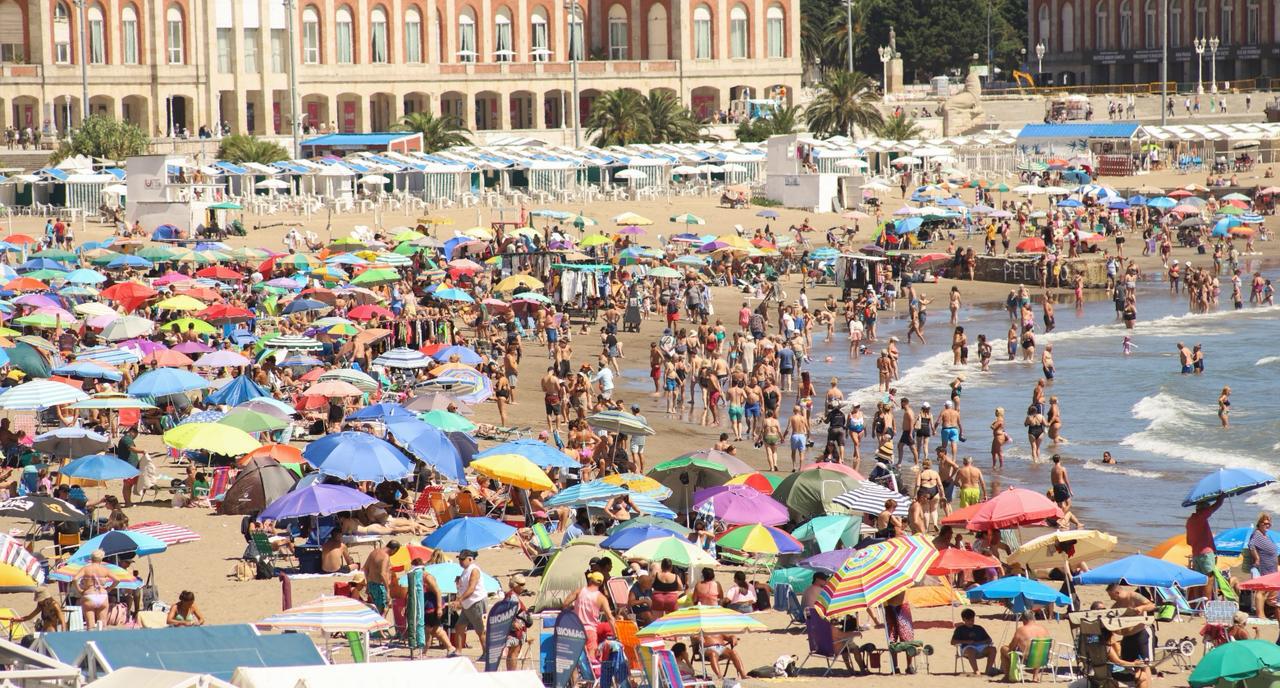 Feriado de Carnaval récord en Argentina: viajaron 3 millones de turistas y el gasto superó el billón de pesos Feriado de Carnaval récord en Argentina: viajaron 3 millones de turistas y el gasto superó el billón de pesos
