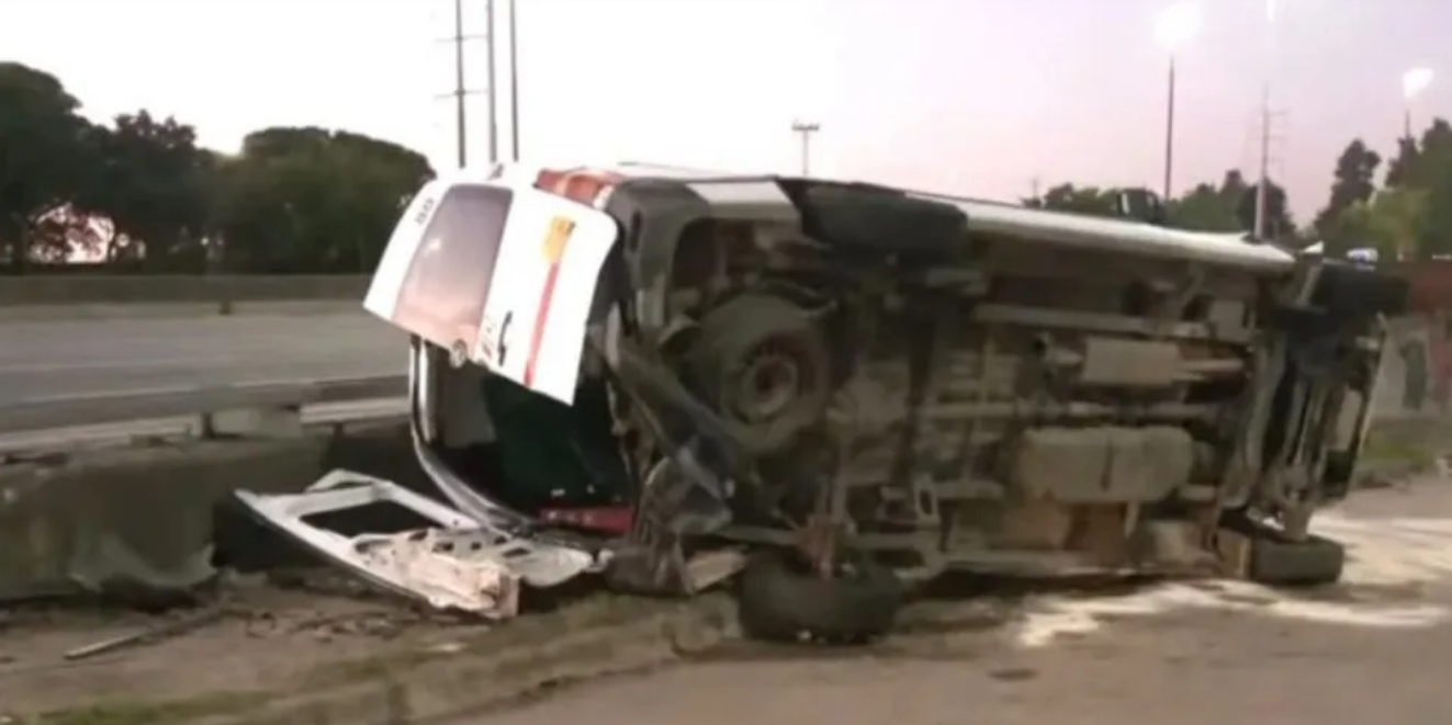 Un fuerte choque entre dos camionetas en Autopista Ricchieri dej&oacute; un saldo de tres heridos
