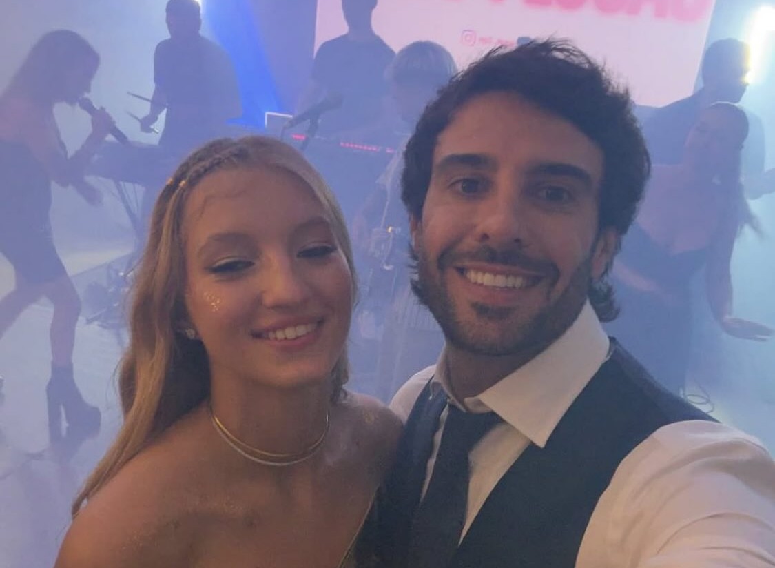 Manu Urcera acompañó a Nicole Neumann en la impactante fiesta de 15 de Allegra Cubero Manu Urcera acompañó a Nicole Neumann en la impactante fiesta de 15 de Allegra Cubero