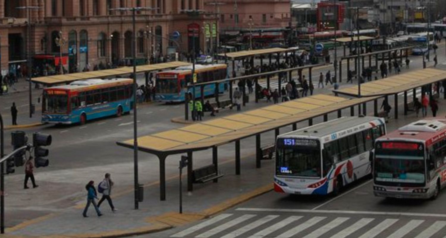 Atención usuarios: ¿qué línea de colectivos continúa sin servicio? Atención usuarios: ¿qué línea de colectivos continúa sin servicio?