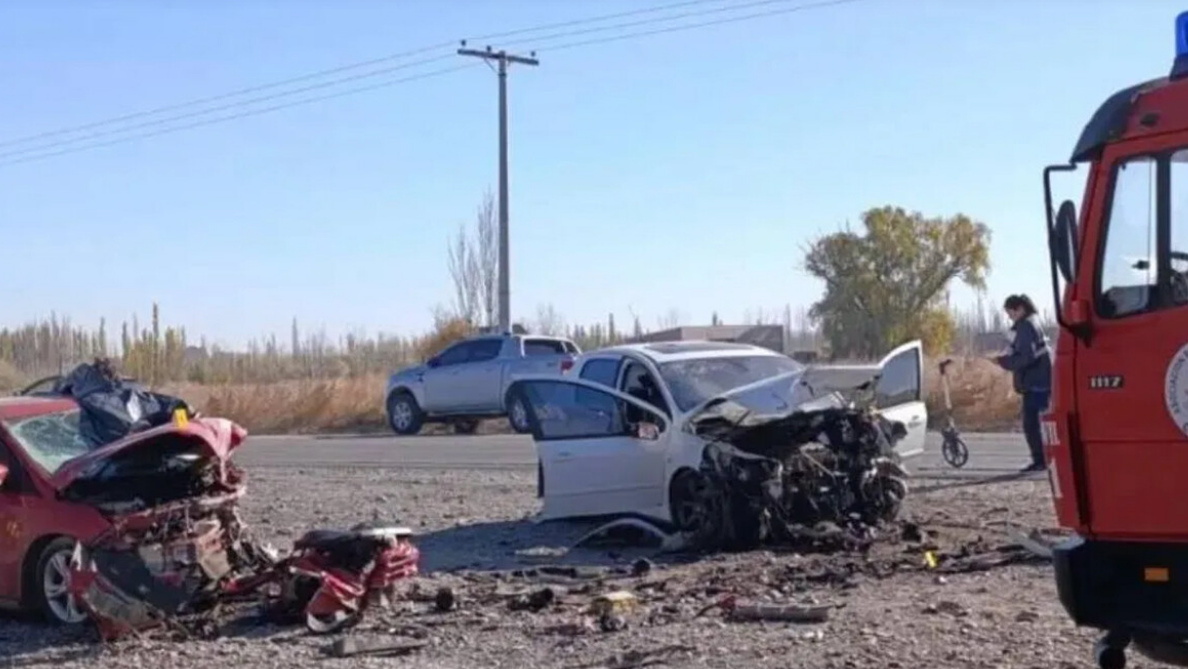 Durísimo choque frontal en Río Negro: hay un muerto y tres heridos Durísimo choque frontal en Río Negro: hay un muerto y tres heridos
