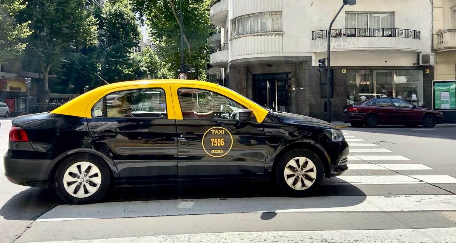 “Gasto 20 mil pesos por semana cuando antes gastaba casi 100 mil pesos por semana”: el relato de un taxista que maneja un vehículo eléctrico “Gasto 20 mil pesos por semana cuando antes gastaba casi 100 mil pesos por semana”: el relato de un taxista que maneja un vehículo eléctrico