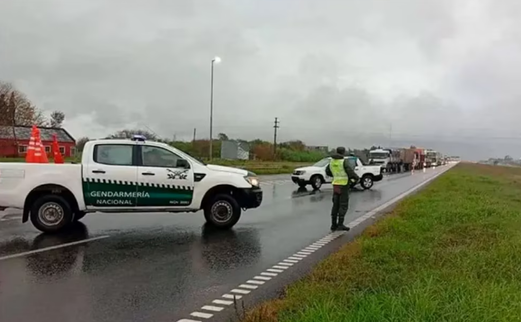 Un accidente múltiple en la Ruta 12 dejó cuatro muertos y al menos cinco heridos Un accidente múltiple en la Ruta 12 dejó cuatro muertos y al menos cinco heridos