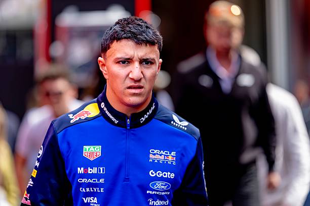 F1: Hadjar se pierde el Gran Premio de Espa&ntilde;a y Lawson seguir&aacute; en su lugar