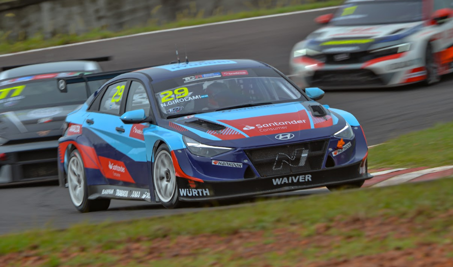 N&eacute;stor Girolami gan&oacute; la segunda carrera del TCR South America en Posadas