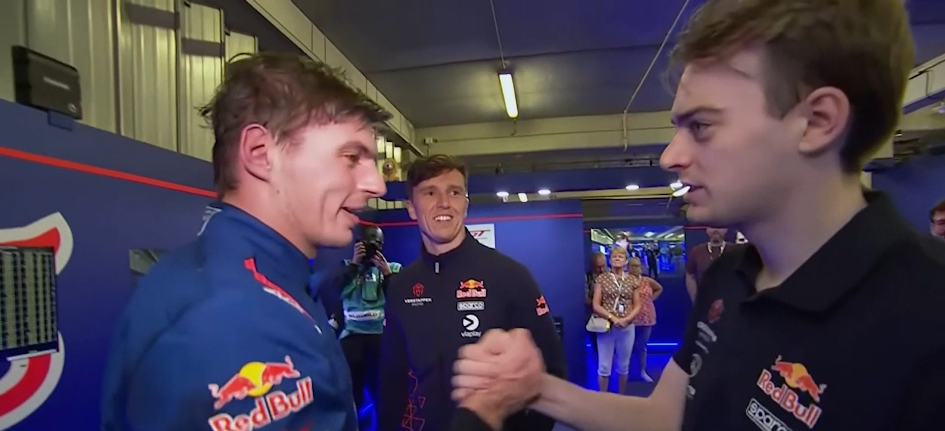 As&iacute; se baj&oacute; Max Verstappen del auto tras su impresionante remontada en el GT World Challenge