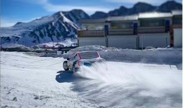 A bordo con Alonso improvisando en la nieve
