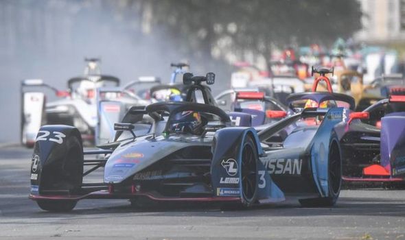 La siesta de Buemi dentro del Toyota del WEC