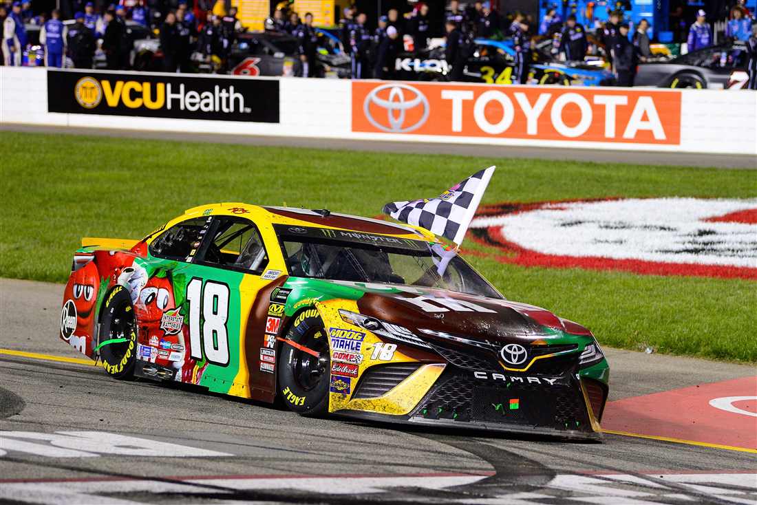 Tercera al hilo para Busch en la NASCAR Tercera al hilo para Busch en la NASCAR