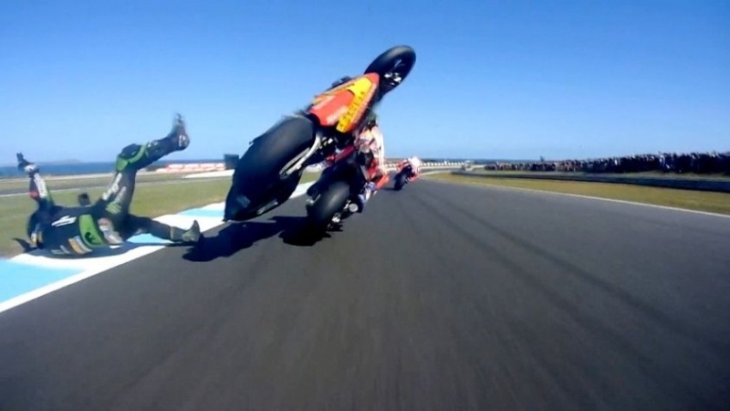 Terrible caída de Zarco a más de 300 km/h Terrible caída de Zarco a más de 300 km/h