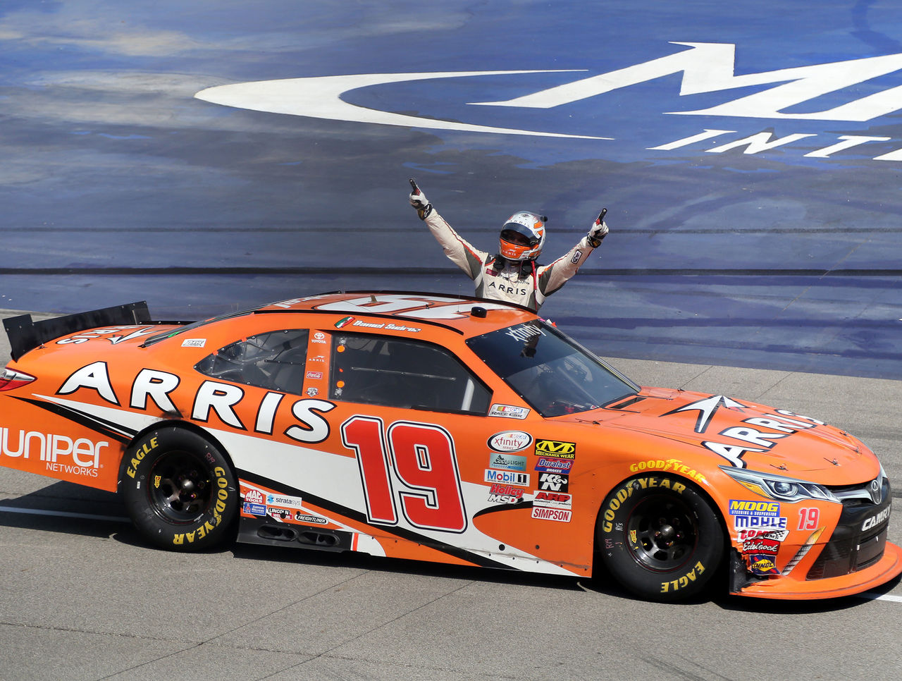 Primer triunfo de un mexicano en Nascar Primer triunfo de un mexicano en Nascar