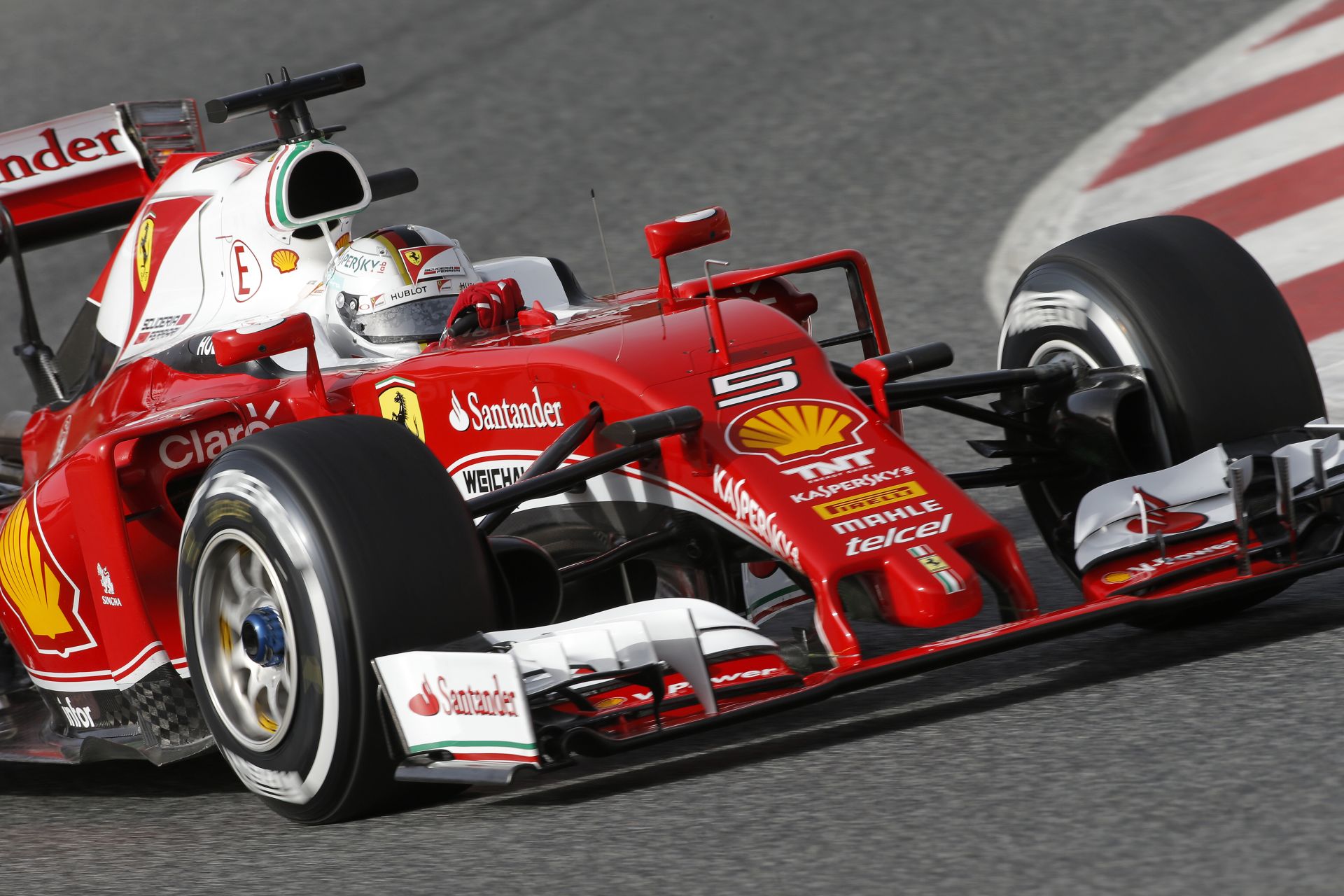 Vettel sigue firme Vettel sigue firme