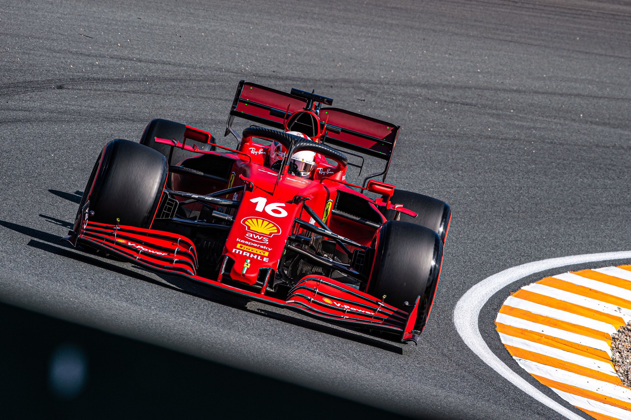 Leclerc encabez&oacute; el 1-2 de Ferrari en Zandvoort