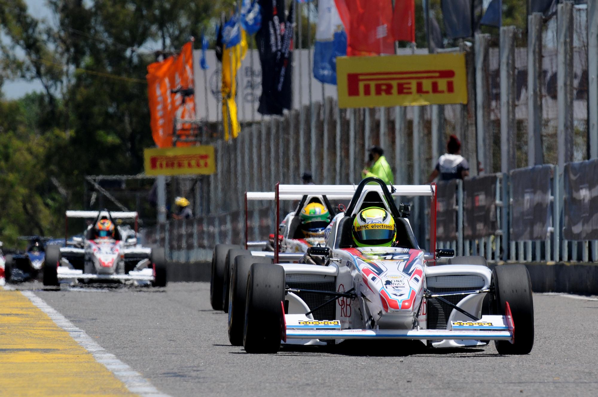 Los equipos de la F&oacute;rmula Renault 2.0 probaron antes de la definici&oacute;n
