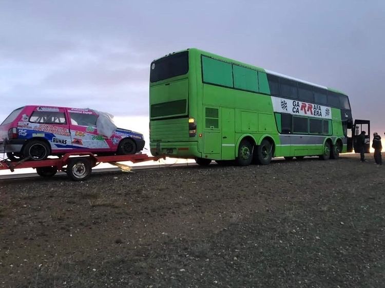 Viaj&oacute; 2500 km, choc&oacute; su motorhome, hizo una colecta y debutar&aacute; a nivel nacional