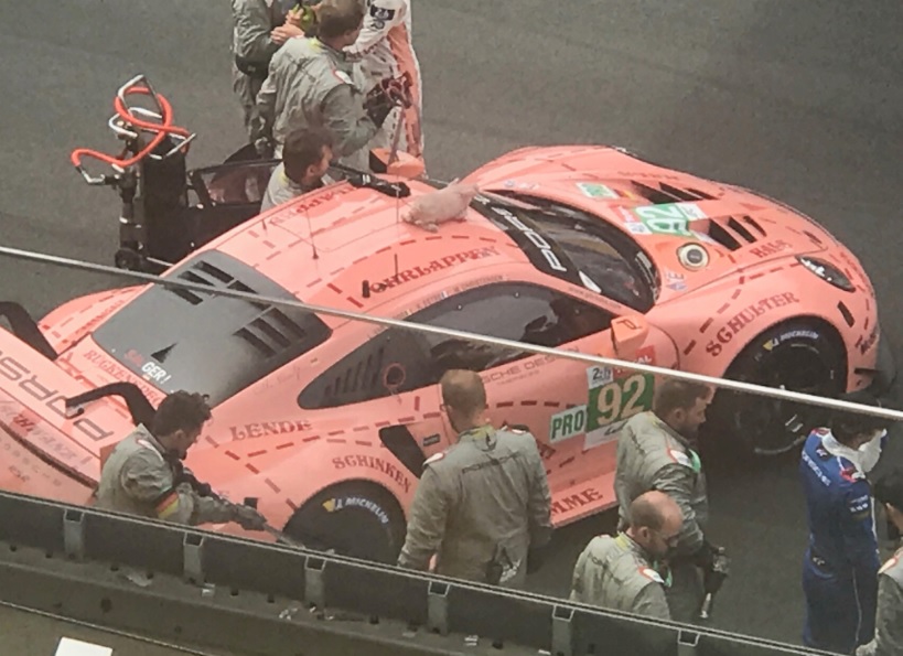 El &ldquo;cerdo rosa&rdquo;, un Porsche que corre en las 24 Horas de Le Mans