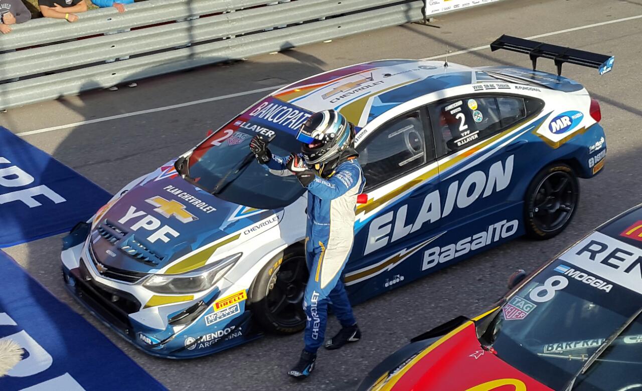 Llaver cambi&oacute; pole por victoria en la carrera clasificatoria