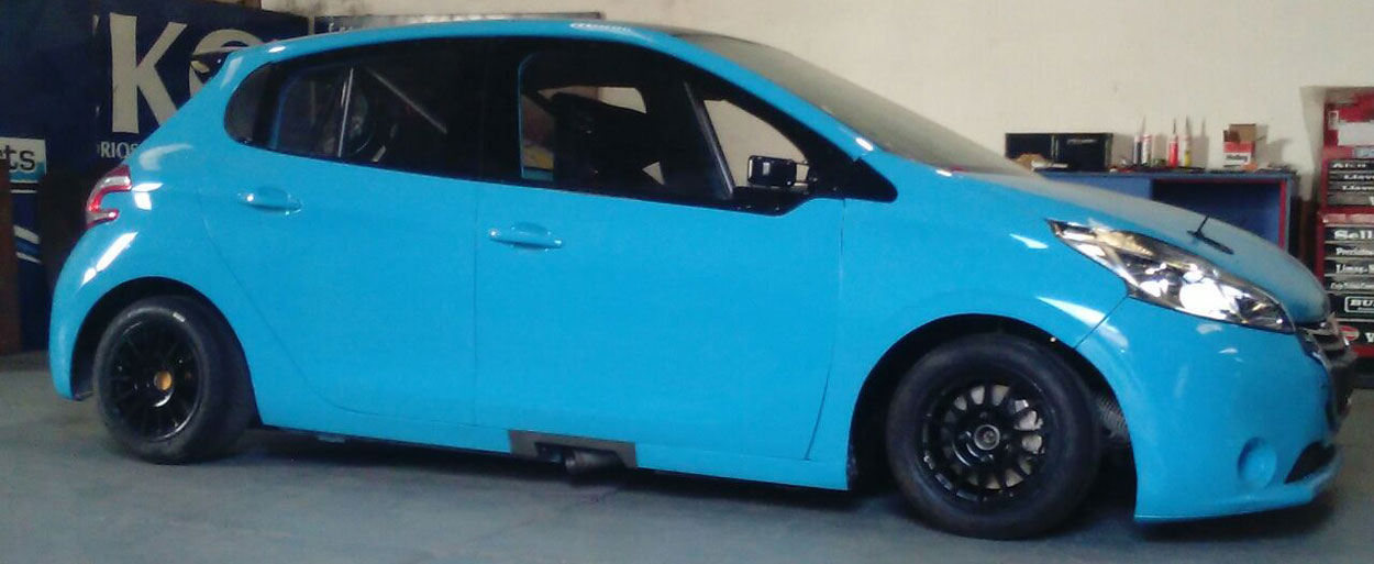 Un Peugeot 208 debuta en manos de Juan Manuel Machado Un Peugeot 208 debuta en manos de Juan Manuel Machado