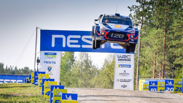 Neuville resisti&oacute; los embates de Breen y sigue arriba en Suecia