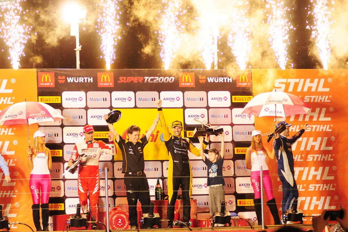 Las mejores imágenes de la carrera nocturna en Santa Fe Las mejores imágenes de la carrera nocturna en Santa Fe