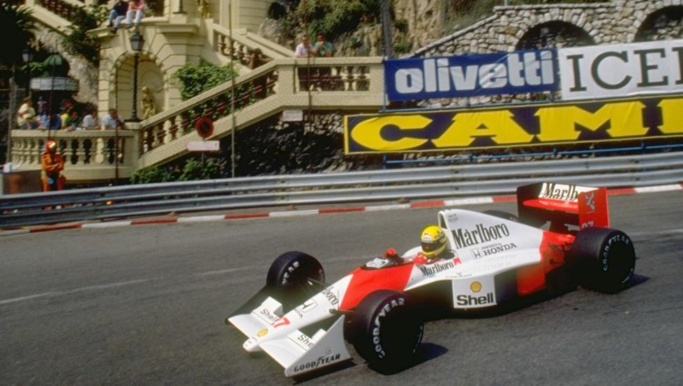 Prendas originales de Ayrton Senna a subasta