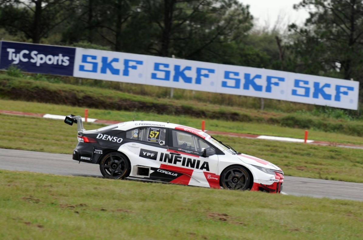 Vivian atacó en el momento justo y volvió al triunfo en el Súper TC2000 Vivian atacó en el momento justo y volvió al triunfo en el Súper TC2000