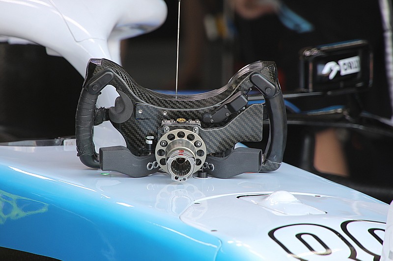El volante diferente que usa Kubica en la Fórmula 1 El volante diferente que usa Kubica en la Fórmula 1