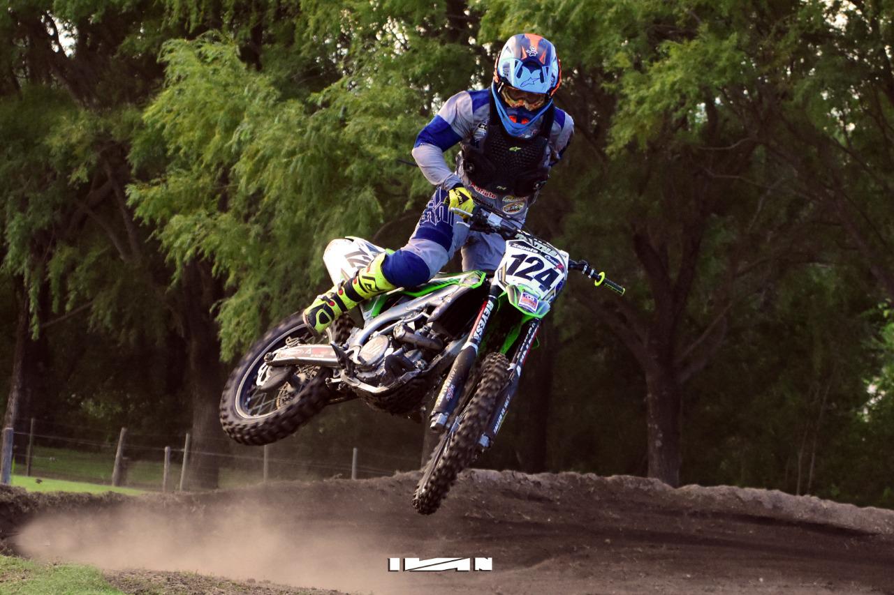 Perdió su brazo izquierdo, superó la adversidad y volvió a correr en Motocross Perdió su brazo izquierdo, superó la adversidad y volvió a correr en Motocross