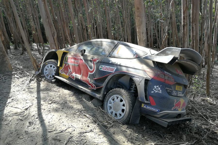 El abandono de Ogier en Portugal fue a "ra&iacute;z" de un &aacute;rbol